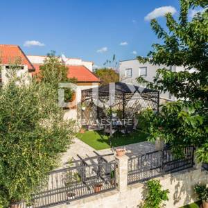 NOVIGRAD, PRIDRAGA - kamena vila na jedinstvenoj lokaciji
