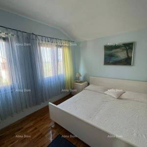 Novo u ponudi! Odličan stan s velikom terasom i pogledom na more, Novigrad!