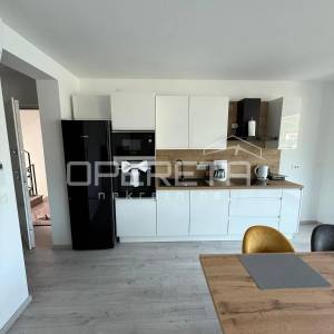 Novogradnja 2024 – Luksuzni apartman na Korčuli s pogledom na more