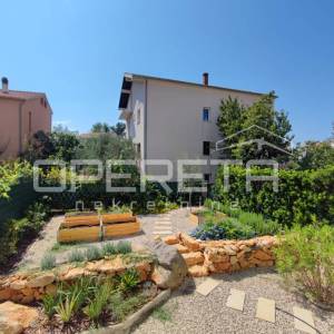 Novogradnja, 2s stan 75 m2 sa poslovnim prostorom 30 m2, vrt i garaža