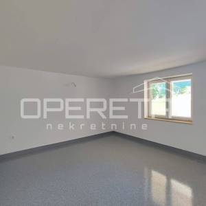 Novogradnja, 2s stan 75 m2 sa poslovnim prostorom 30 m2, vrt i garaža