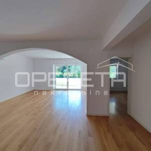 Novogradnja, 2s stan 75 m2 sa poslovnim prostorom 30 m2, vrt i garaža