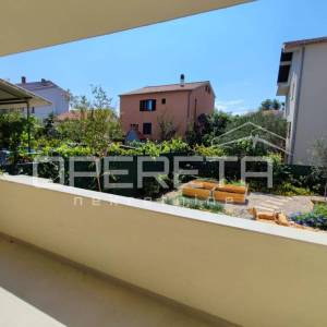 Novogradnja, 2s stan 75 m2 sa poslovnim prostorom 30 m2, vrt i garaža