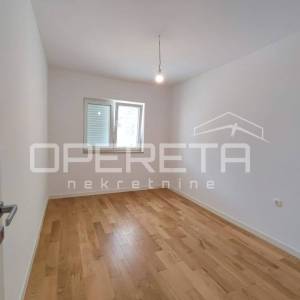 Novogradnja, 2s stan 75 m2 sa poslovnim prostorom 30 m2, vrt i garaža