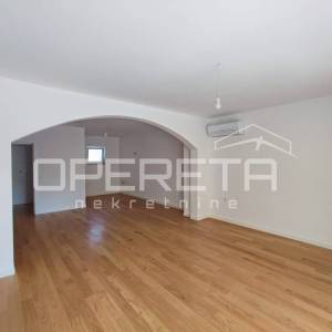 Novogradnja, 2s stan 75 m2 sa poslovnim prostorom 30 m2, vrt i garaža