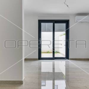 Novogradnja u Murteru: prizemlje, lođa, kvalitetna gradnja, 109 m2