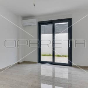 Novogradnja u Murteru: prizemlje, lođa, kvalitetna gradnja, 109 m2