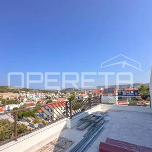 Novogradnja u Stivašnici, stan s tri terase i pogledom na more, 146 m2