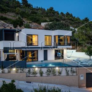 Novoizgrađena moderna vila s otvorenim pogledom na more i okolinu, Vela Luka