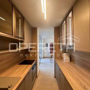 Novouređen i moderan stan, 100 m2, 3S, Pujanke, Split
