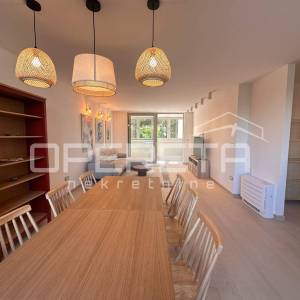 Novouređen i moderan stan, 100 m2, 3S, Pujanke, Split