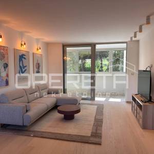 Novouređen i moderan stan, 100 m2, 3S, Pujanke, Split