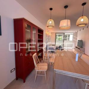Novouređen i moderan stan, 100 m2, 3S, Pujanke, Split