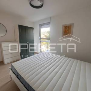 Novouređen i moderan stan, 100 m2, 3S, Pujanke, Split
