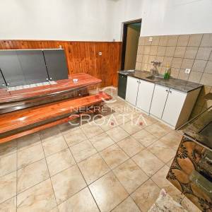Novouređena kuća i 21.337 m2 zemljišta!