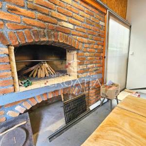 Novouređena kuća i 21.337 m2 zemljišta!