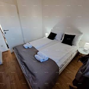Novouređeni penthouse s pogledom na more, 300 m udaljen od plaža, Poreč!