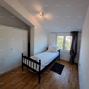 Novouređeni penthouse s pogledom na more, 300 m udaljen od plaža, Poreč!