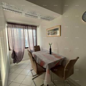 Novouređeni penthouse s pogledom na more, 300 m udaljen od plaža, Poreč!
