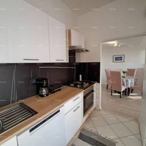 Novouređeni penthouse s pogledom na more, 300 m udaljen od plaža, Poreč!