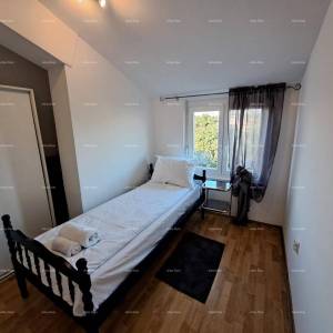 Novouređeni penthouse s pogledom na more, 300 m udaljen od plaža, Poreč!