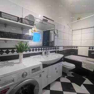 Novouređeni penthouse s pogledom na more, 300 m udaljen od plaža, Poreč!