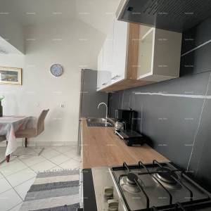 Novouređeni penthouse s pogledom na more, 300 m udaljen od plaža, Poreč!