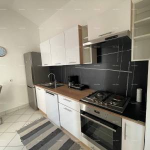 Novouređeni penthouse s pogledom na more, 300 m udaljen od plaža, Poreč!