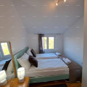 Novouređeni penthouse s pogledom na more, 300 m udaljen od plaža, Poreč!