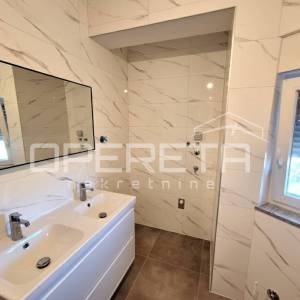 Novouređeni stan s pogledom na more, 85 m2, Šibenik- Brodarica