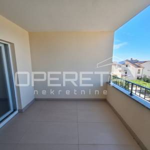Novouređeni stan s pogledom na more, 85 m2, Šibenik- Brodarica