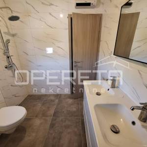 Novouređeni stan s pogledom na more, 85 m2, Šibenik- Brodarica