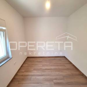 Novouređeni stan s pogledom na more, 85 m2, Šibenik- Brodarica