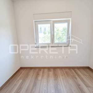 Novouređeni stan s pogledom na more, 85 m2, Šibenik- Brodarica