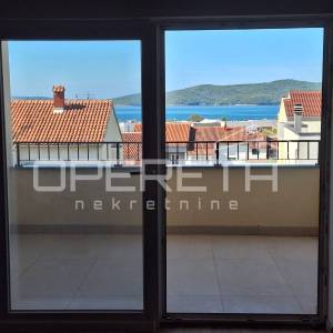 Novouređeni stan s pogledom na more, 85 m2, Šibenik- Brodarica