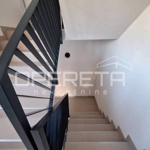 Novouređeni stan s pogledom na more, 85 m2, Šibenik- Brodarica