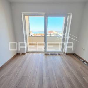 Novouređeni stan s pogledom na more, 85 m2, Šibenik- Brodarica