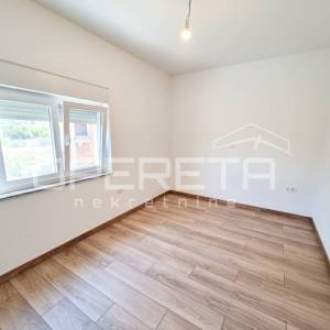 Novouređeni stan s pogledom na more, 85 m2, Šibenik- Brodarica