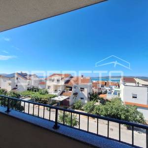 Novouređeni stan s pogledom na more, 85 m2, Šibenik- Brodarica