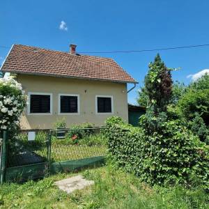 Obiteljska kuća s dvorištem