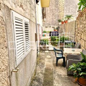 Obiteljska kuća u mirnom dijelu grada Korčule