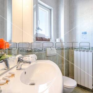 Obiteljski hotel sa 18 soba, Trogir, Seget Vranjica, 1.144 m2
