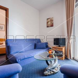 Obiteljski hotel sa 18 soba, Trogir, Seget Vranjica, 1.144 m2