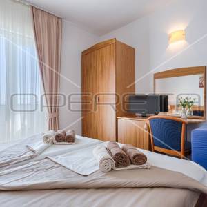 Obiteljski hotel sa 18 soba, Trogir, Seget Vranjica, 1.144 m2