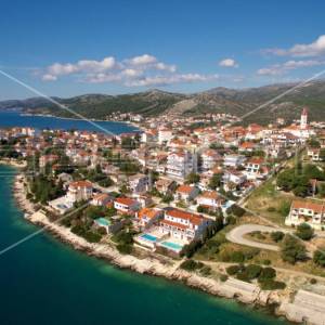 Obiteljski hotel sa 18 soba, Trogir, Seget Vranjica, 1.144 m2