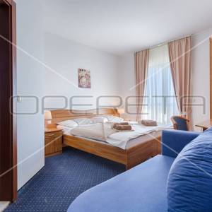 Obiteljski hotel sa 18 soba, Trogir, Seget Vranjica, 1.144 m2