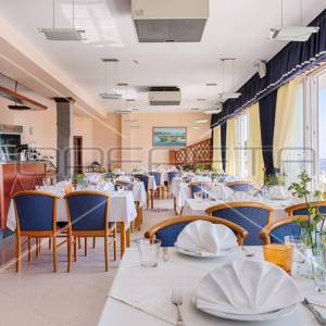 Obiteljski hotel sa 18 soba, Trogir, Seget Vranjica, 1.144 m2