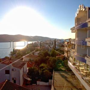 Obiteljski hotel sa 18 soba, Trogir, Seget Vranjica, 1.144 m2
