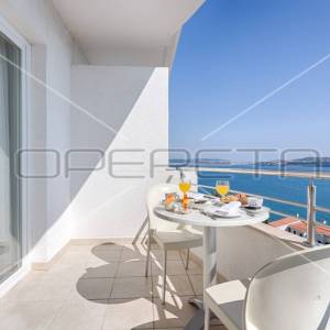 Obiteljski hotel sa 18 soba, Trogir, Seget Vranjica, 1.144 m2