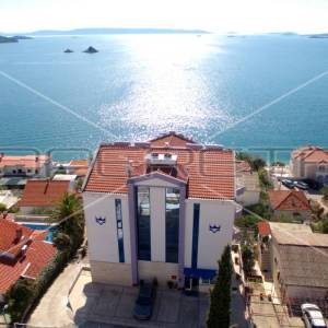 Obiteljski hotel sa 18 soba, Trogir, Seget Vranjica, 1.144 m2